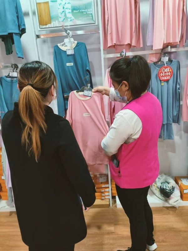 【新時(shí)代商廈寶龍店】企業(yè)文化踐行者（1）想顧客之所想，急顧客之所急