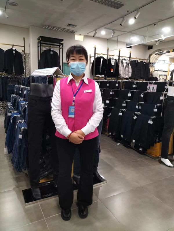 【新時(shí)代商廈寶龍店】企業(yè)文化踐行者（7）為顧客推薦合適商品