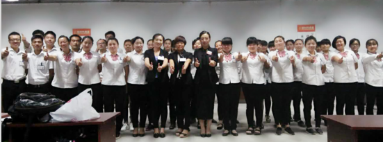 一屆儲備經(jīng)理特訓營在寶龍店正式拉開帷幕